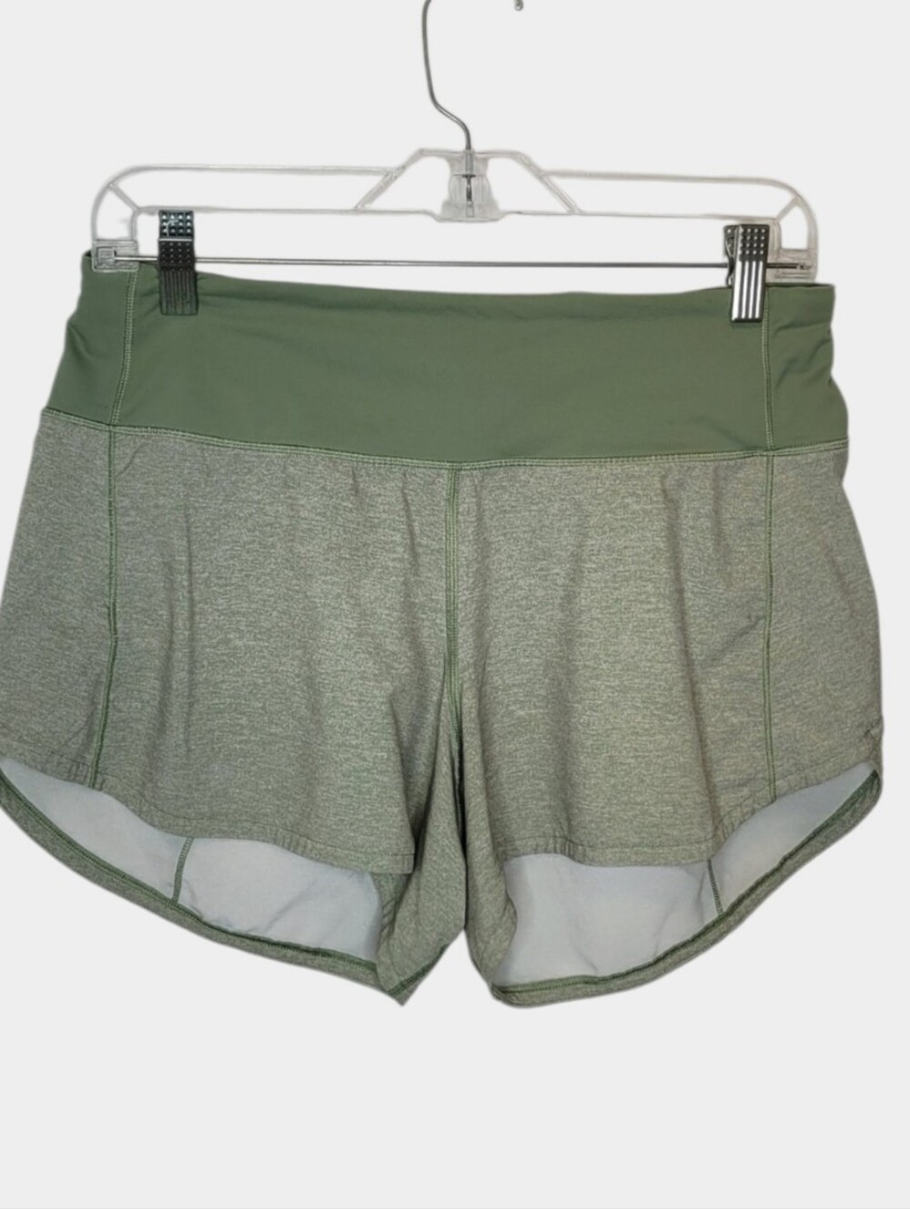 Lululemon Speed Up Shorts Long 4" Size 6 Sage Green